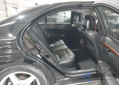 2011 Mercedes-Benz S 550 z USA, uszkodzony, nr VIN WDDNG7BB6BA408675